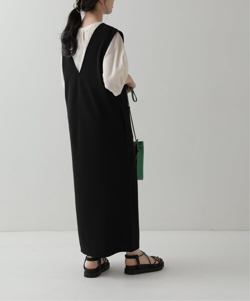 RAY CASSIN（レイカズン）の「深Vジャンスカ×パフスリーブブラウスセット（ジャンパースカート・レディース・ブラック/キナリ・FREE）」の6枚目の写真