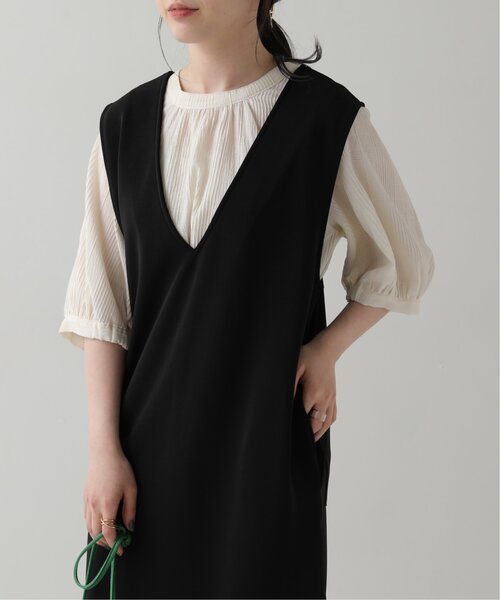 RAY CASSIN（レイカズン）の「深Vジャンスカ×パフスリーブブラウスセット（ジャンパースカート・レディース・ブラック/キナリ・FREE）」の9枚目の写真