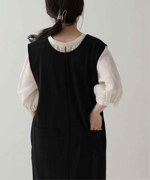 RAY CASSIN（レイカズン）の「深Vジャンスカ×パフスリーブブラウスセット（ジャンパースカート・レディース・ブラック/キナリ・FREE）」の11枚目の写真