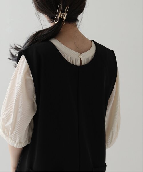 RAY CASSIN（レイカズン）の「深Vジャンスカ×パフスリーブブラウスセット（ジャンパースカート・レディース・ブラック/キナリ・FREE）」の12枚目の写真