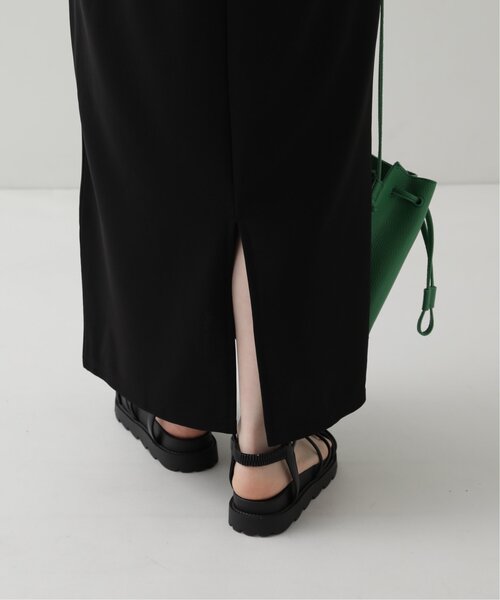 RAY CASSIN（レイカズン）の「深Vジャンスカ×パフスリーブブラウスセット（ジャンパースカート・レディース・ブラック/キナリ・FREE）」の17枚目の写真