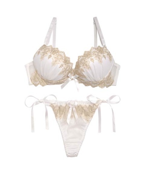 DRW（ドロー）の「【ベストセラー】寝転がっても美谷間キープ！高見えブラジャー＆紐ショーツセット（ブラ&ショーツ・レディース・ホワイト/ブラック/ネイビー/ワインレッド/ローズ/ローズ系1/レッド系1/ホワイト系1・B65/C70/D70/B75/A65/C65/C75/D65/D75/A75/B70/A70/B60/C60/D60）」の13枚目の写真