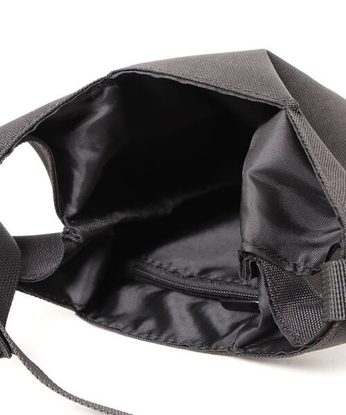 OUTDOOR PRODUCTS(アウトドアプロダクツ)の「LEAVITT 221101 ミニショルダーバッグ(ショルダーバッグ・レディース・ブラック/ブラウン/イエロー/ブルー・FREE)」の6枚目の写真