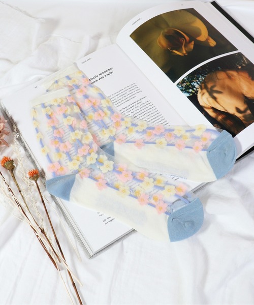 emesuelee（エメスーリー）の「バリエーションシースルーsocks フェミニン 花柄 可愛い（ソックス/靴下・レディース・ブルー系1/グレー/ホワイト系2/ホワイト系6/ホワイト/ブラック系2/レッド系1/スカイブルー/ブラウン/ブルー/イエロー/ホワイト系4/ホワイト系7/ホワイト系3/ベージュ系1/グリーン/ブラック/パープル/ホワイト系5/ホワイト系1/ピンク系1/ブラック系1/ライトブルー/ホワイト系8/ベージュ/アイボリー/オレンジ・フリー）」の9枚目の写真