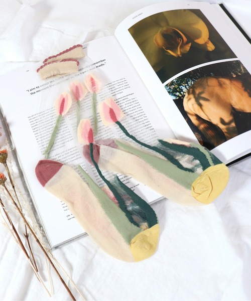 emesuelee（エメスーリー）の「バリエーションシースルーsocks フェミニン 花柄 可愛い（ソックス/靴下・レディース・ブルー系1/グレー/ホワイト系2/ホワイト系6/ホワイト/ブラック系2/レッド系1/スカイブルー/ブラウン/ブルー/イエロー/ホワイト系4/ホワイト系7/ホワイト系3/ベージュ系1/グリーン/ブラック/パープル/ホワイト系5/ホワイト系1/ピンク系1/ブラック系1/ライトブルー/ホワイト系8/ベージュ/アイボリー/オレンジ・フリー）」の10枚目の写真