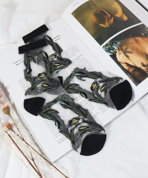 emesuelee（エメスーリー）の「バリエーションシースルーsocks フェミニン 花柄 可愛い（ソックス/靴下・レディース・ブルー系1/グレー/ホワイト系2/ホワイト系6/ホワイト/ブラック系2/レッド系1/スカイブルー/ブラウン/ブルー/イエロー/ホワイト系4/ホワイト系7/ホワイト系3/ベージュ系1/グリーン/ブラック/パープル/ホワイト系5/ホワイト系1/ピンク系1/ブラック系1/ライトブルー/ホワイト系8/ベージュ/アイボリー/オレンジ・フリー）」の13枚目の写真