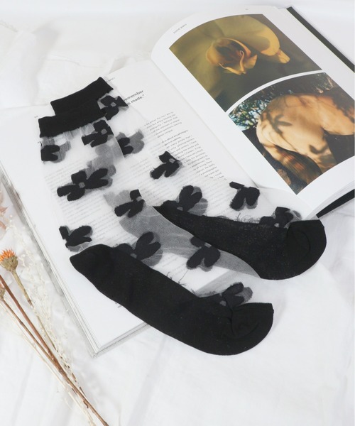 emesuelee（エメスーリー）の「バリエーションシースルーsocks フェミニン 花柄 可愛い（ソックス/靴下・レディース・ブルー系1/グレー/ホワイト系2/ホワイト系6/ホワイト/ブラック系2/レッド系1/スカイブルー/ブラウン/ブルー/イエロー/ホワイト系4/ホワイト系7/ホワイト系3/ベージュ系1/グリーン/ブラック/パープル/ホワイト系5/ホワイト系1/ピンク系1/ブラック系1/ライトブルー/ホワイト系8/ベージュ/アイボリー/オレンジ・フリー）」の14枚目の写真