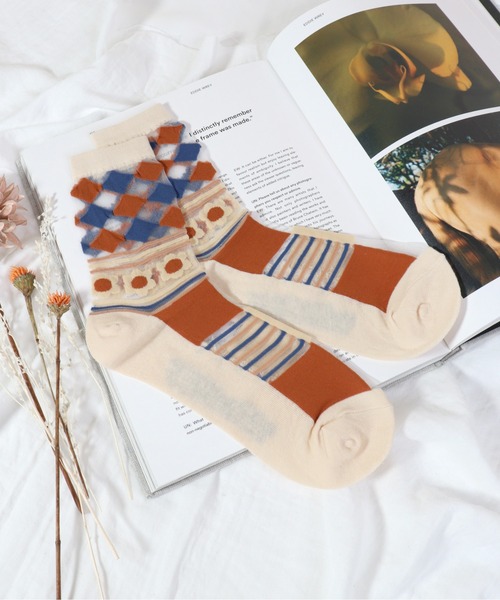 emesuelee（エメスーリー）の「バリエーションシースルーsocks フェミニン 花柄 可愛い（ソックス/靴下・レディース・ブルー系1/グレー/ホワイト系2/ホワイト系6/ホワイト/ブラック系2/レッド系1/スカイブルー/ブラウン/ブルー/イエロー/ホワイト系4/ホワイト系7/ホワイト系3/ベージュ系1/グリーン/ブラック/パープル/ホワイト系5/ホワイト系1/ピンク系1/ブラック系1/ライトブルー/ホワイト系8/ベージュ/アイボリー/オレンジ・フリー）」の18枚目の写真