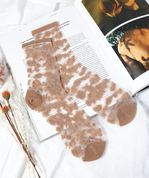 emesuelee（エメスーリー）の「バリエーションシースルーsocks フェミニン 花柄 可愛い（ソックス/靴下・レディース・ブルー系1/グレー/ホワイト系2/ホワイト系6/ホワイト/ブラック系2/レッド系1/スカイブルー/ブラウン/ブルー/イエロー/ホワイト系4/ホワイト系7/ホワイト系3/ベージュ系1/グリーン/ブラック/パープル/ホワイト系5/ホワイト系1/ピンク系1/ブラック系1/ライトブルー/ホワイト系8/ベージュ/アイボリー/オレンジ・フリー）」の17枚目の写真