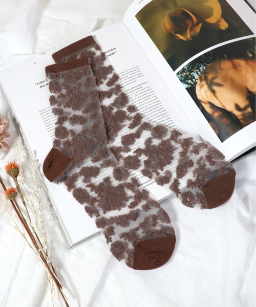 emesuelee（エメスーリー）の「バリエーションシースルーsocks フェミニン 花柄 可愛い（ソックス/靴下・レディース・ブルー系1/グレー/ホワイト系2/ホワイト系6/ホワイト/ブラック系2/レッド系1/スカイブルー/ブラウン/ブルー/イエロー/ホワイト系4/ホワイト系7/ホワイト系3/ベージュ系1/グリーン/ブラック/パープル/ホワイト系5/ホワイト系1/ピンク系1/ブラック系1/ライトブルー/ホワイト系8/ベージュ/アイボリー/オレンジ・フリー）」の16枚目の写真