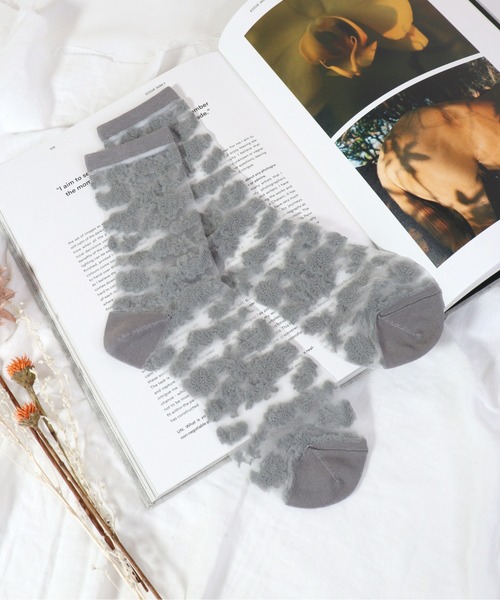 emesuelee（エメスーリー）の「バリエーションシースルーsocks フェミニン 花柄 可愛い（ソックス/靴下・レディース・ブルー系1/グレー/ホワイト系2/ホワイト系6/ホワイト/ブラック系2/レッド系1/スカイブルー/ブラウン/ブルー/イエロー/ホワイト系4/ホワイト系7/ホワイト系3/ベージュ系1/グリーン/ブラック/パープル/ホワイト系5/ホワイト系1/ピンク系1/ブラック系1/ライトブルー/ホワイト系8/ベージュ/アイボリー/オレンジ・フリー）」の15枚目の写真