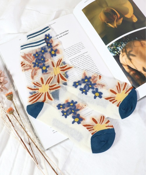 emesuelee（エメスーリー）の「バリエーションシースルーsocks フェミニン 花柄 可愛い（ソックス/靴下・レディース・ブルー系1/グレー/ホワイト系2/ホワイト系6/ホワイト/ブラック系2/レッド系1/スカイブルー/ブラウン/ブルー/イエロー/ホワイト系4/ホワイト系7/ホワイト系3/ベージュ系1/グリーン/ブラック/パープル/ホワイト系5/ホワイト系1/ピンク系1/ブラック系1/ライトブルー/ホワイト系8/ベージュ/アイボリー/オレンジ・フリー）」の22枚目の写真