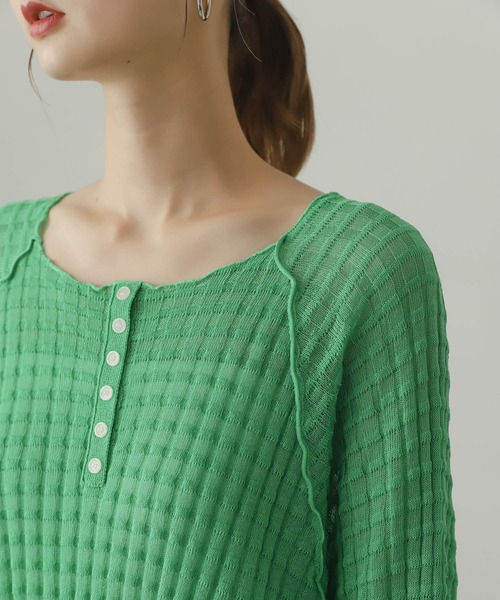 SENSE OF PLACE by URBAN RESEARCH（センスオブプレイスバイアーバンリサーチ）の「2WAYシアーセーター(5分袖)（ニット/セーター・レディース・ブラック/オレンジ/ブルー/グリーン・ONE）」の20枚目の写真