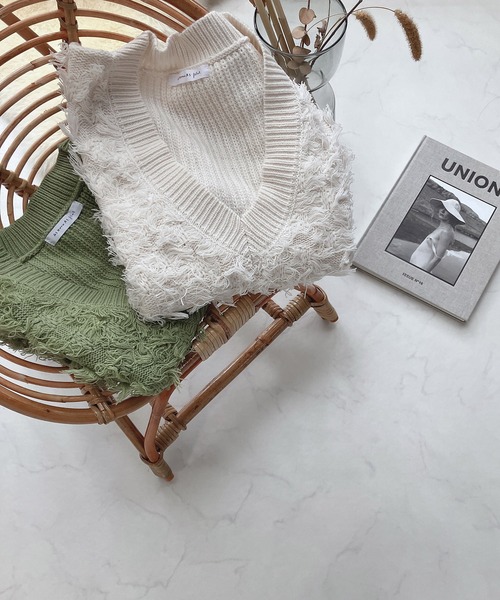 AS KNOW AS plus（アズノゥアズプラス）の「♪Vネック フリンジ編みベスト（ベスト・レディース・ブラウン/ライトグリーン/アイボリー・FREE）」の19枚目の写真