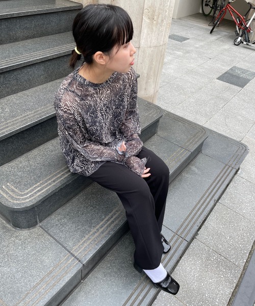 DuKKah（デュカ）の「Dukkah/センタープレスフレアパンツ（スラックス・レディース・ブラック・SMALL/X-SMALL）」の2枚目の写真