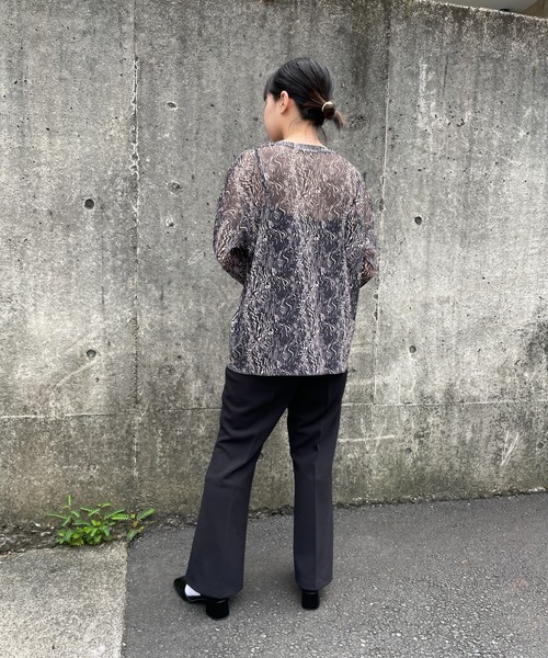 DuKKah（デュカ）の「Dukkah/センタープレスフレアパンツ（スラックス・レディース・ブラック・SMALL/X-SMALL）」の3枚目の写真