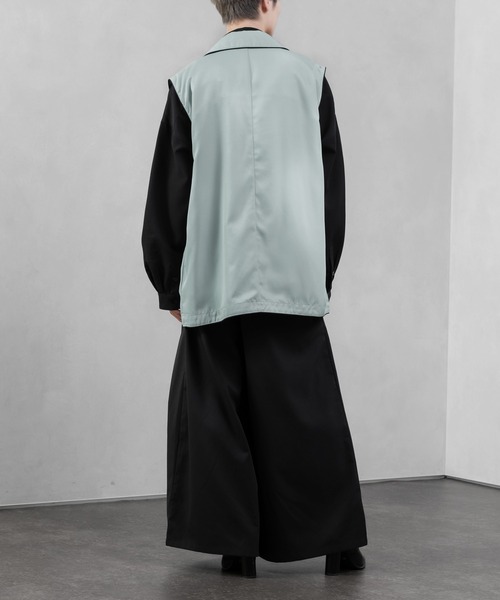 Adoon plain(アドーンプレーン)の「【Adoon plain】パイピングジレ(ベスト・メンズ・ブラック/グレイッシュブルー・MEDIUM/LARGE)」の11枚目の写真