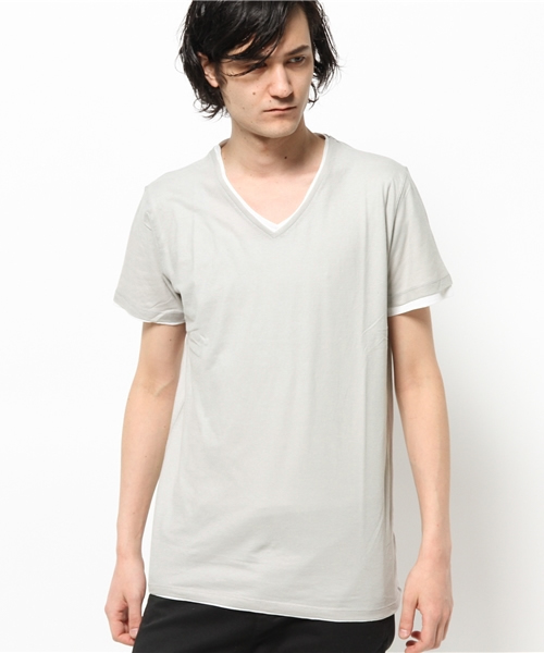 MAJESTIC HOMME(マジェスティックオム)の「【WEB限定】MAJESTIC HOMME ハーフスリーブVネックレイヤードカットソー(Tシャツ/カットソー・メンズ・ベージュ/オリーブ・SMALL/LARGE/MEDIUM)」の2枚目の写真