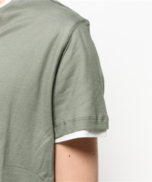 MAJESTIC HOMME(マジェスティックオム)の「【WEB限定】MAJESTIC HOMME ハーフスリーブVネックレイヤードカットソー(Tシャツ/カットソー・メンズ・ベージュ/オリーブ・SMALL/LARGE/MEDIUM)」の7枚目の写真