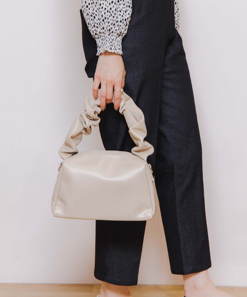 flower（フラワー）の「クラシックシャーリングバッグ（ハンドバッグ・レディース・ベージュ・FREE）」の5枚目の写真