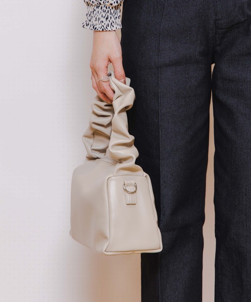 flower（フラワー）の「クラシックシャーリングバッグ（ハンドバッグ・レディース・ベージュ・FREE）」の7枚目の写真