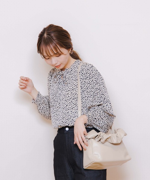 flower（フラワー）の「クラシックシャーリングバッグ（ハンドバッグ・レディース・ベージュ・FREE）」の10枚目の写真