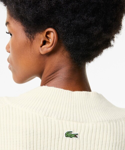 LACOSTE(ラコステ)の「シーズナルワッペンVネックニットセーター(ニット/セーター・レディース・ホワイト/グリーン・40/38/36/34)」の7枚目の写真