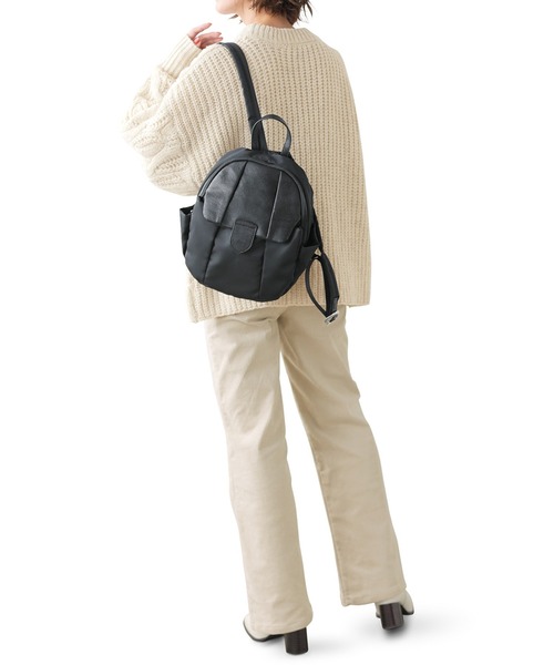 IEDIT（イディット）の「ＩＥＤＩＴ　本革遣いの上品ミニリュック〈ブラック〉（バックパック/リュック・レディース・ブラック・ONE SIZE）」の2枚目の写真