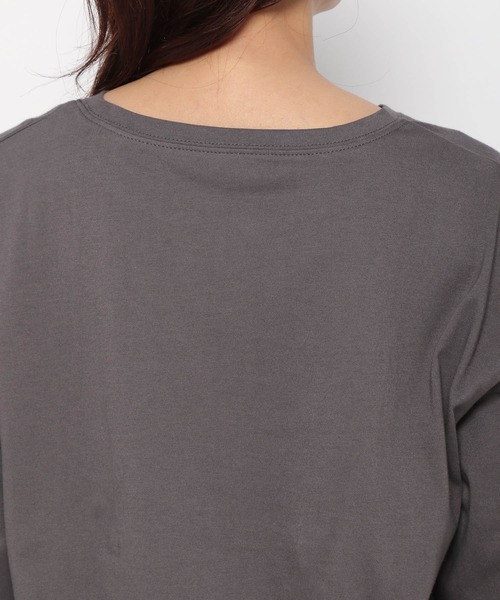 mysty woman(ミスティウーマン)の「ワンポイントシシュウロンT 183871(Tシャツ/カットソー・レディース・オフホワイト/ベージュ/チャコールグレー・FREE)」の12枚目の写真