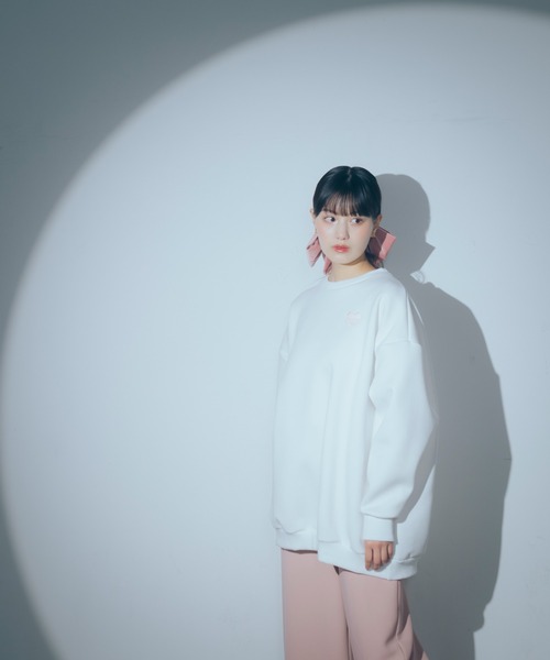 Romansual(ロマンシュアル)の「Romasual/TRUE LOVE刺繍スウェット(スウェット・レディース・ブラック/ホワイト・FREE)」の3枚目の写真