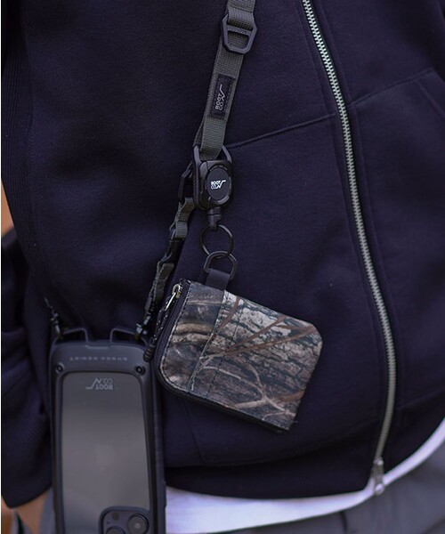 ROOT CO.（ルート）の「ROOT CO./ルート MAG REEL SQR. LITE（キーホルダー・メンズ・ホワイト/ブラック/レッド/オリーブ/イエロー/ブルー/キャメル・ONE SIZE）」の14枚目の写真