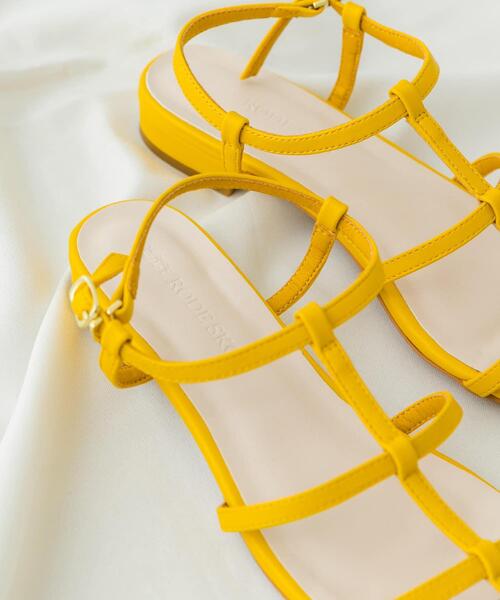 ナローストラップサンダル