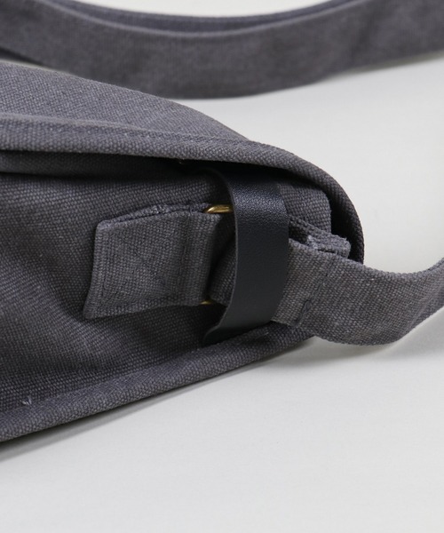 SPINNS（スピンズ）の「コットンショルダーフラップバック（ショルダーバッグ・メンズ・グレー/ブラック/カーキ/ブラウン・ONESIZE）」の19枚目の写真