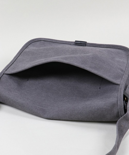 SPINNS（スピンズ）の「コットンショルダーフラップバック（ショルダーバッグ・メンズ・グレー/ブラック/カーキ/ブラウン・ONESIZE）」の22枚目の写真