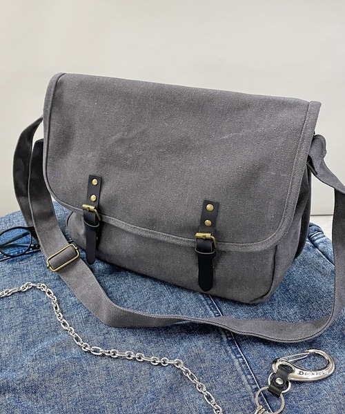 SPINNS（スピンズ）の「コットンショルダーフラップバック（ショルダーバッグ・メンズ・グレー/ブラック/カーキ/ブラウン・ONESIZE）」の7枚目の写真