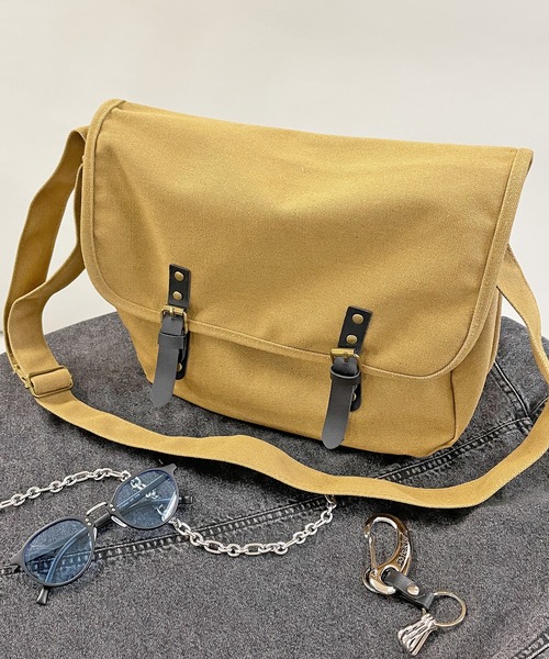 SPINNS（スピンズ）の「コットンショルダーフラップバック（ショルダーバッグ・メンズ・グレー/ブラック/カーキ/ブラウン・ONESIZE）」の11枚目の写真