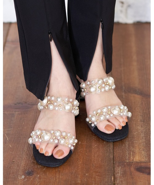 Realta（レアルタ）の「Realta(レアルタ)パール×スタッズクリアミュールサンダル（サンダル・レディース・ホワイト/ブラック・L/M/LL/S）」の2枚目の写真