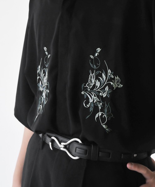 NILWAY(ニルウェイ)の「アソートフラワー刺繍シャツ(シャツ/ブラウス・メンズ・ブラック/ホワイト系/ブラック系/ホワイト・LARGE/MEDIUM)」の19枚目の写真