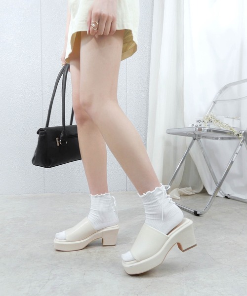 minia(ミニア)の「編み上げリボンソックス(ソックス/靴下・レディース・ベージュ/ブラック/ホワイト・FREE)」の5枚目の写真