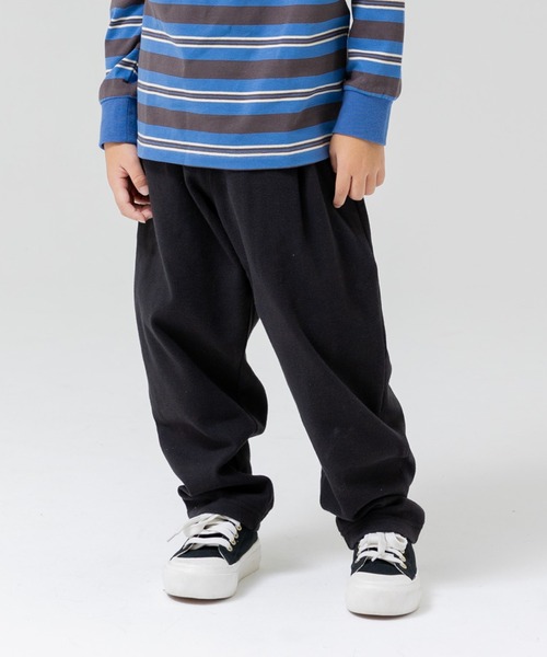 chil2（チルツー）の「ワイドシルエット ストレッチパンツ（その他パンツ・キッズ・グレー/ライトブルー/ネイビー/ベージュ/カーキ/ブルー/ブラック/ミント/マスタード/ホワイト/ワインレッド・110cm/130cm/150cm/80ｃｍ/100cm/90cm/140cm/120cm）」の3枚目の写真