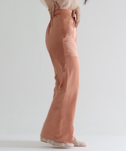 muguet(ミュゲ)の「gloss satin flare pants(スラックス・レディース・オレンジ/アイボリー・FREE)」の13枚目の写真