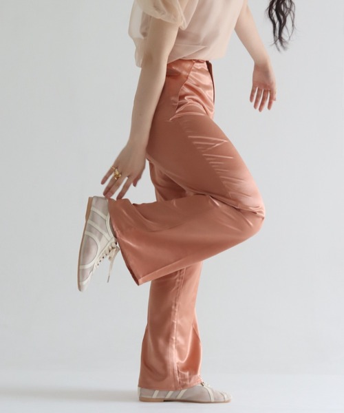 muguet(ミュゲ)の「gloss satin flare pants(スラックス・レディース・オレンジ/アイボリー・FREE)」の15枚目の写真