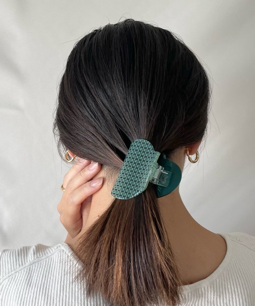 tone(トーン)の「【KuKuLu TOKYO】チェック ツートン バンスクリップ(バレッタ/ヘアクリップ・レディース・グリーン系その他/ベージュ系その他/レッド系その他/ブラウン系その他・FREE)」の1枚目の写真