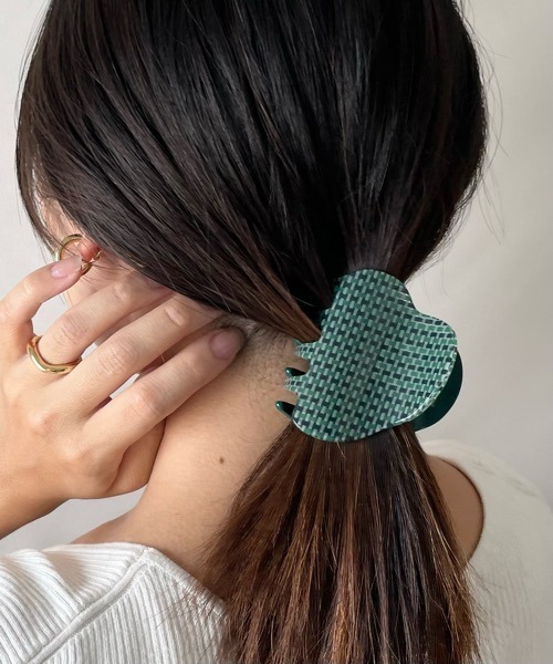 tone(トーン)の「【KuKuLu TOKYO】チェック ツートン バンスクリップ(バレッタ/ヘアクリップ・レディース・グリーン系その他/ベージュ系その他/レッド系その他/ブラウン系その他・FREE)」の14枚目の写真