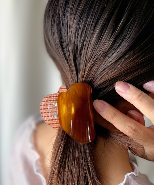 tone(トーン)の「【KuKuLu TOKYO】チェック ツートン バンスクリップ(バレッタ/ヘアクリップ・レディース・グリーン系その他/ベージュ系その他/レッド系その他/ブラウン系その他・FREE)」の18枚目の写真