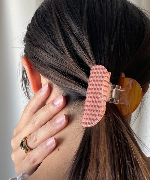 tone(トーン)の「【KuKuLu TOKYO】チェック ツートン バンスクリップ(バレッタ/ヘアクリップ・レディース・グリーン系その他/ベージュ系その他/レッド系その他/ブラウン系その他・FREE)」の19枚目の写真