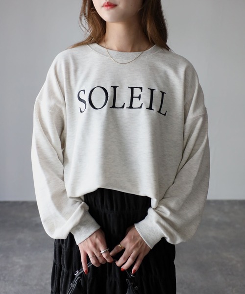 Riberry(リベリー)の「SOLEIL刺繍トレーナー(スウェット・レディース・チャコールグレー/ブラック/オートミール/グリーン系・FREE)」の3枚目の写真