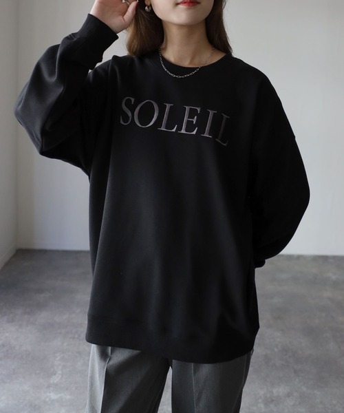 Riberry(リベリー)の「SOLEIL刺繍トレーナー(スウェット・レディース・チャコールグレー/ブラック/オートミール/グリーン系・FREE)」の2枚目の写真