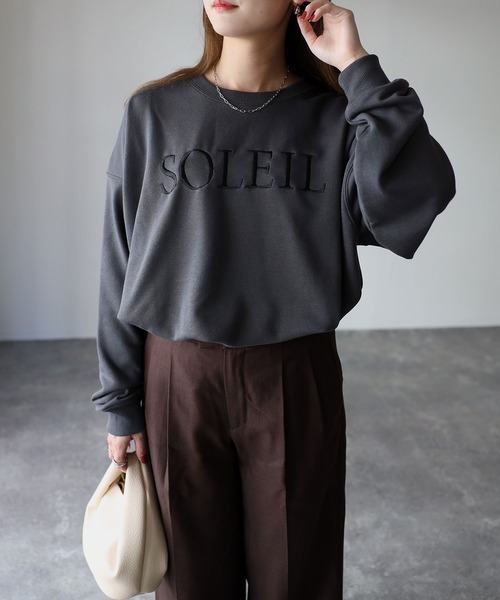Riberry(リベリー)の「SOLEIL刺繍トレーナー(スウェット・レディース・チャコールグレー/ブラック/オートミール/グリーン系・FREE)」の11枚目の写真