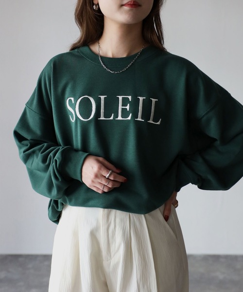 Riberry(リベリー)の「SOLEIL刺繍トレーナー(スウェット・レディース・チャコールグレー/ブラック/オートミール/グリーン系・FREE)」の5枚目の写真